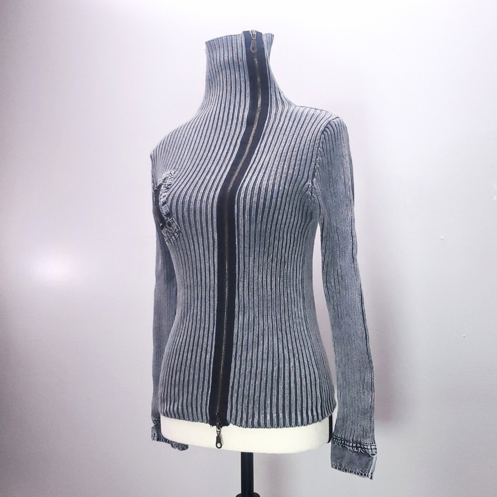 Small Grey 100% Cotton Asymetrical Zip-Up Knit in Gradient Grey - Picture 4 of 9